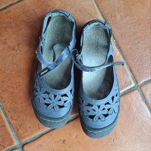 Jsport by jambu blue/purple sandals with flower cutouts outs women's 6.5